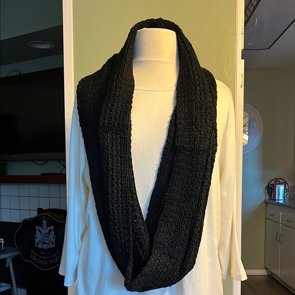 Black Knit Infinity Scarf round Isaac mizrahi qvc - Picture 3 of 11
